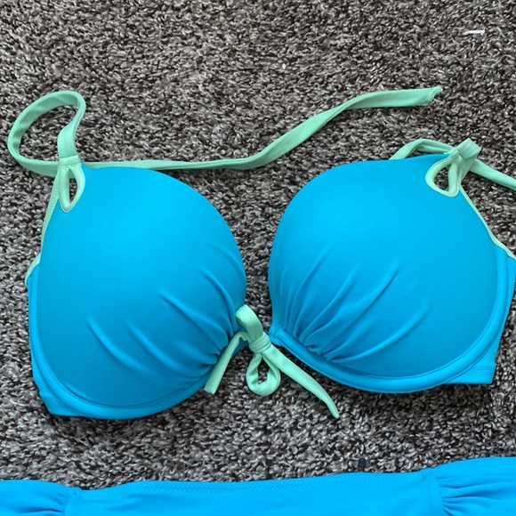 Victoria’s Secret Bikini. - Picture 2 of 11